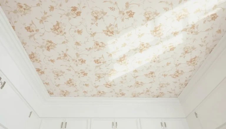 Papier peint au plafond : guide complet de pose et inspirations déco